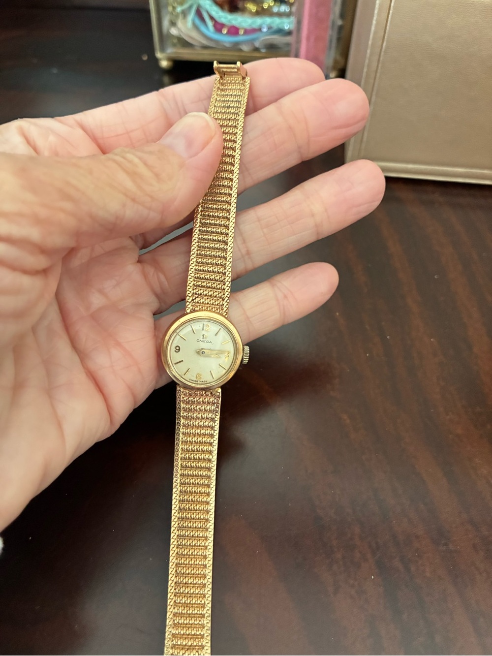 Omega Women's Gold Mesh Bracelet Watch with Red Presentation Case - Picture 3 of 11